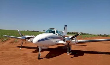 FAB intercepta avião após tiros de detenção e PF apreende carga de cocaína