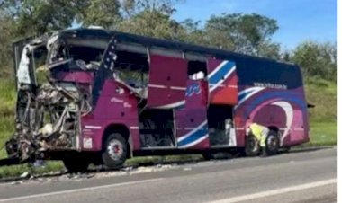Identificado motorista que morreu em acidente entre caminhão e ônibus com destino ao Brás