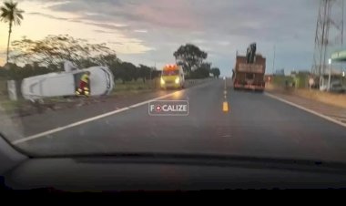 Carro funerário capota na BR-364 ao transportar corpo de jovem vítima de acidente em Paranaiguara