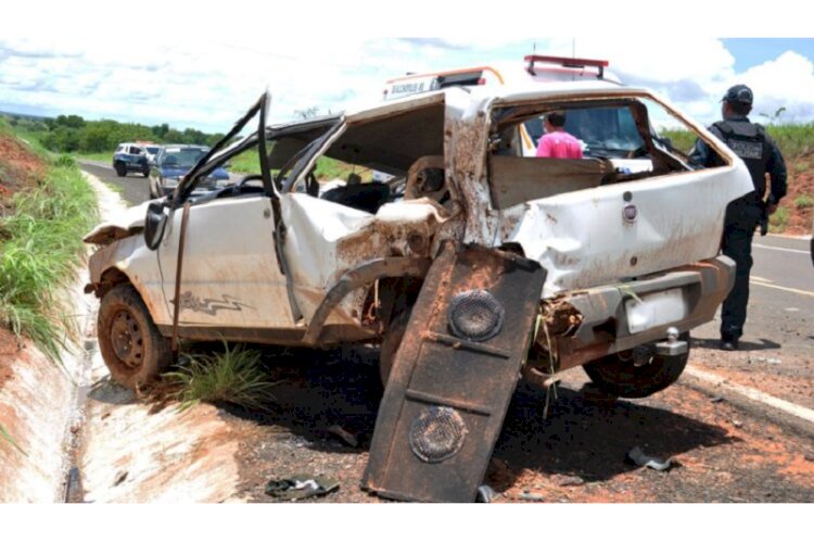 Veículo com placas de Paraíso das Águas capotou na BR-359 em Mato Grosso do Sul