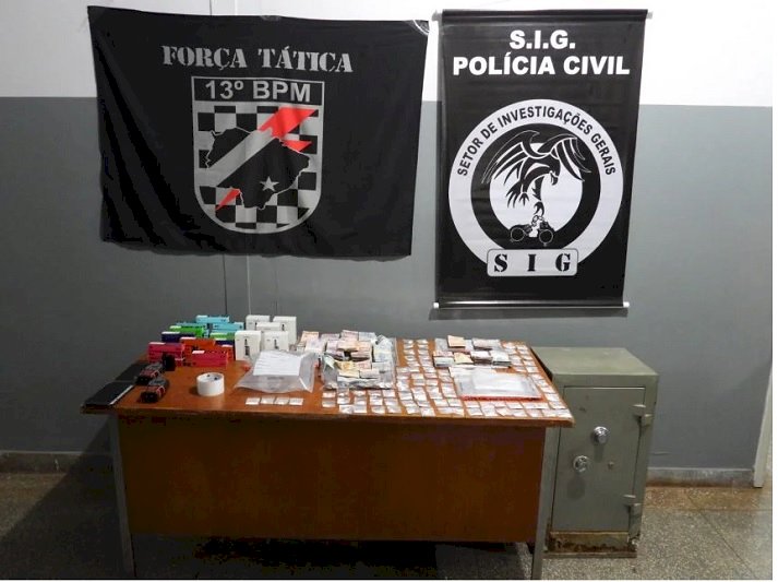 Polícia Militar, em operação conjunta com a Polícia Civil, prende traficante de drogas e apreende grande quantia em dinheiro e cocaína, em Paranaíba