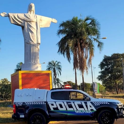 Polícia Militar prende homem por lesão corporal e desacato em ocorrência em bar na Avenida JK