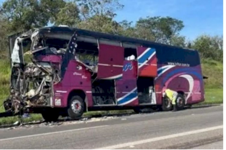Identificado motorista que morreu em acidente entre caminhão e ônibus com destino ao Brás