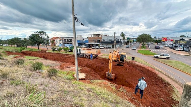 Secretaria de Obras realiza intervenção paliativa para melhorar escoamento de água e evitar novos alagamentos em viadutos