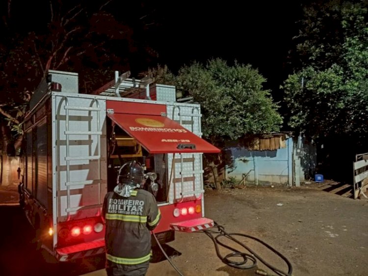 Incendio destrói casa em Cassilandia nesta madrugada – Morador usuaário é suspeito do crime