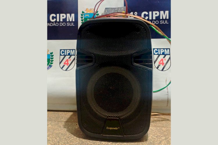 Homem é preso e teve o aparelho de som recolhido pela PM após denúncia