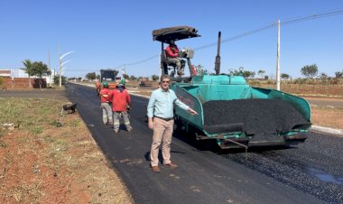 Prefeito acompanha recapeamento de ruas e pede compreensão da população durante execução das obras em Chapadão do Sul