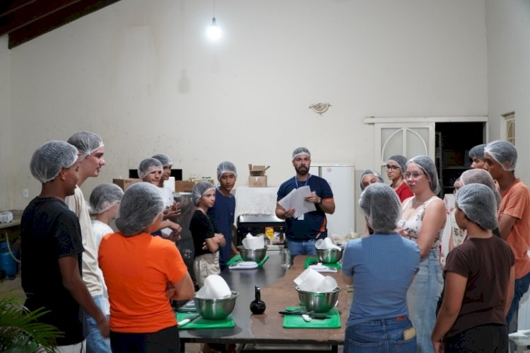 Jovens colocam a mão na massa no curso Chef Teen em Chapadão do Sul