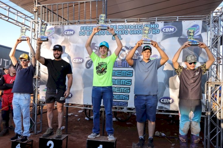 Pilotos de Chapadão do Sul conquistam pódios no Campeonato Estadual de Motocross e são orgulho para o Município